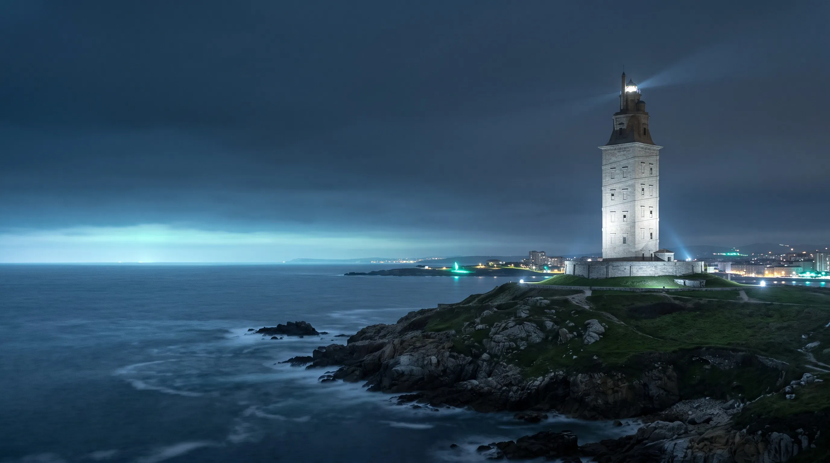 Vista nocturna de A Coruña y su área metropolitana donde da servicio GPC Innova